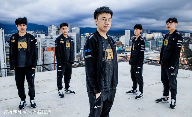 被绑在刑具上疯狂高潮